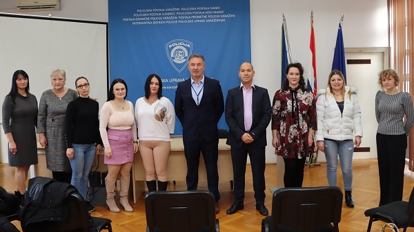 Slika /PU_V/vijesti/2022/održano svečano polaganje prisege povodom primitka u hrvatsko državljanstvo/IMG_4353-1.jpg